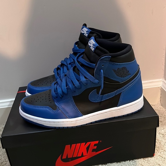 Jordan 1 High - Picture 1 of 5